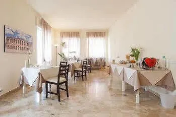 Happiness - Center Bed & Breakfast *