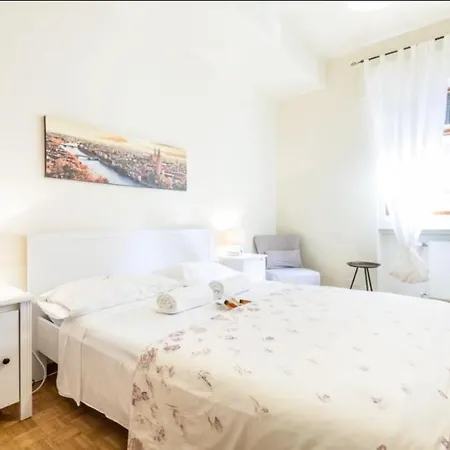 Happiness - Center Bed & Breakfast *