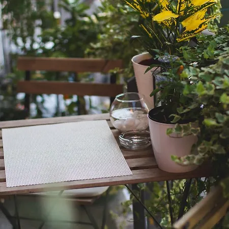 Bed & Breakfast Happiness - Center