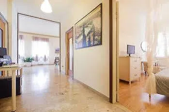 Happiness - Center Bed & Breakfast *